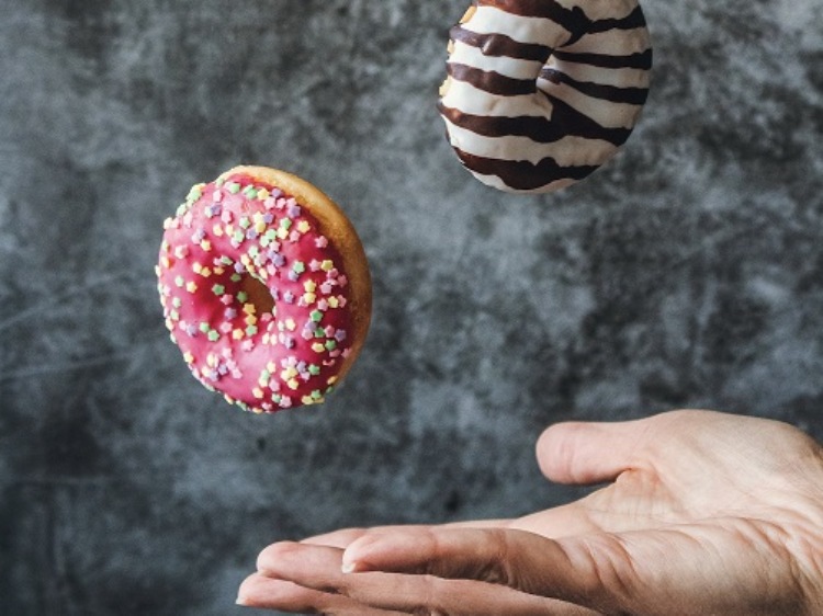 Przepisy na pączki z pistacjami, pomarańczą a może tradycyjne?